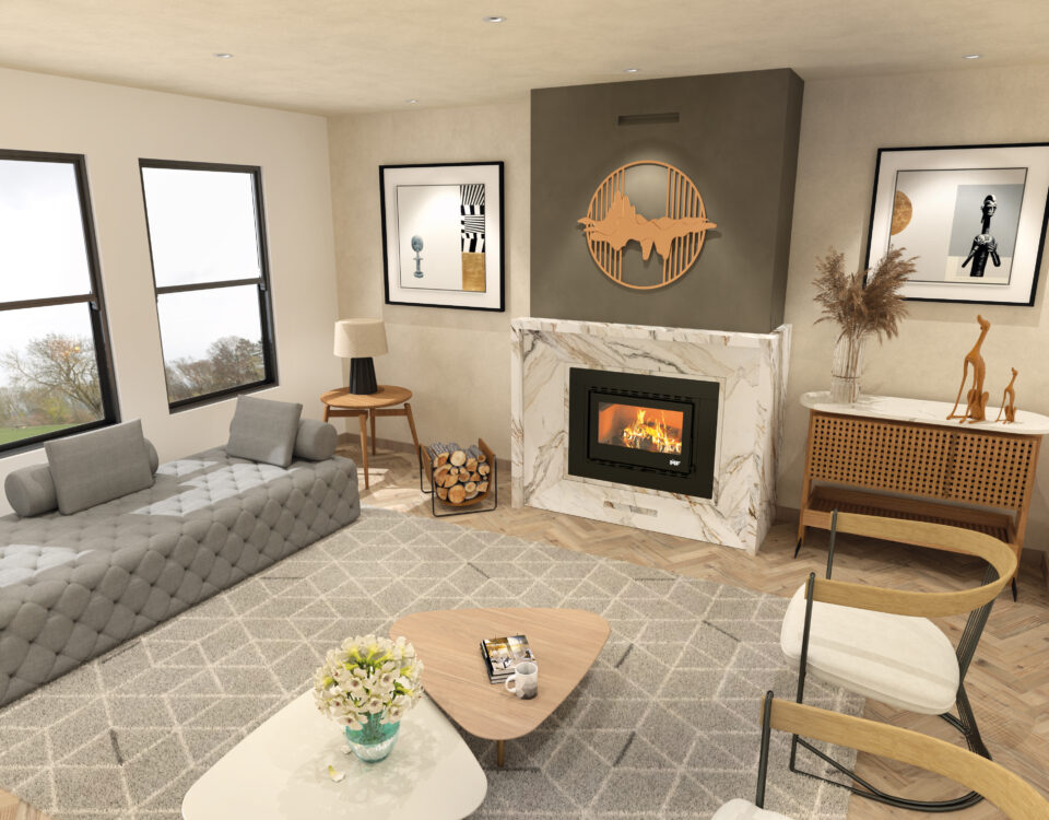 ADATTO 70 EMBUTIDA 2 Sala de estar contemporânea com sofá cinza em L, lareira de pedra acesa, tapete geométrico claro, mesa de centro com planta, grandes janelas à esquerda e obras de arte nas paredes.