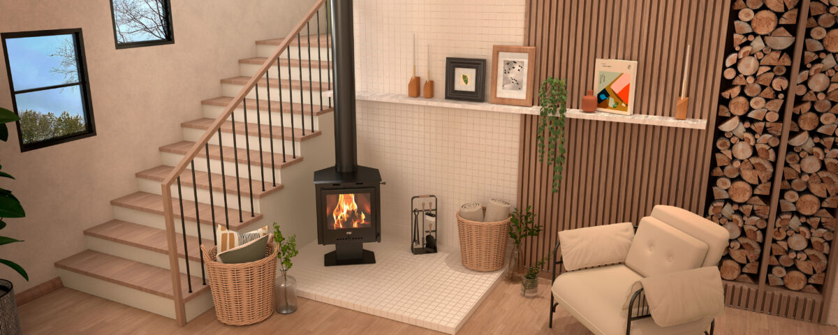 Sala de estar moderna com lareira a lenha de porta de vidro e chaminé, escada de madeira à esquerda, sofá branco e poltrona clara, mesa de centro redonda e prateleira com objetos decorativos e plantas ao fundo.